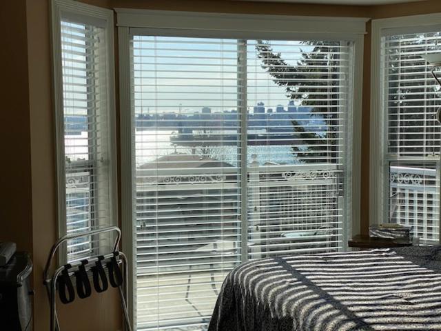Ocean Breeze Executive Bed And Breakfast North Vancouver Ngoại thất bức ảnh